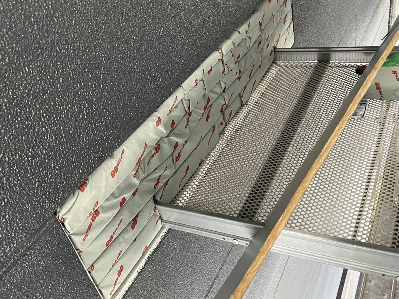 防火区画を貫通するケーブルラックの耐火処理
